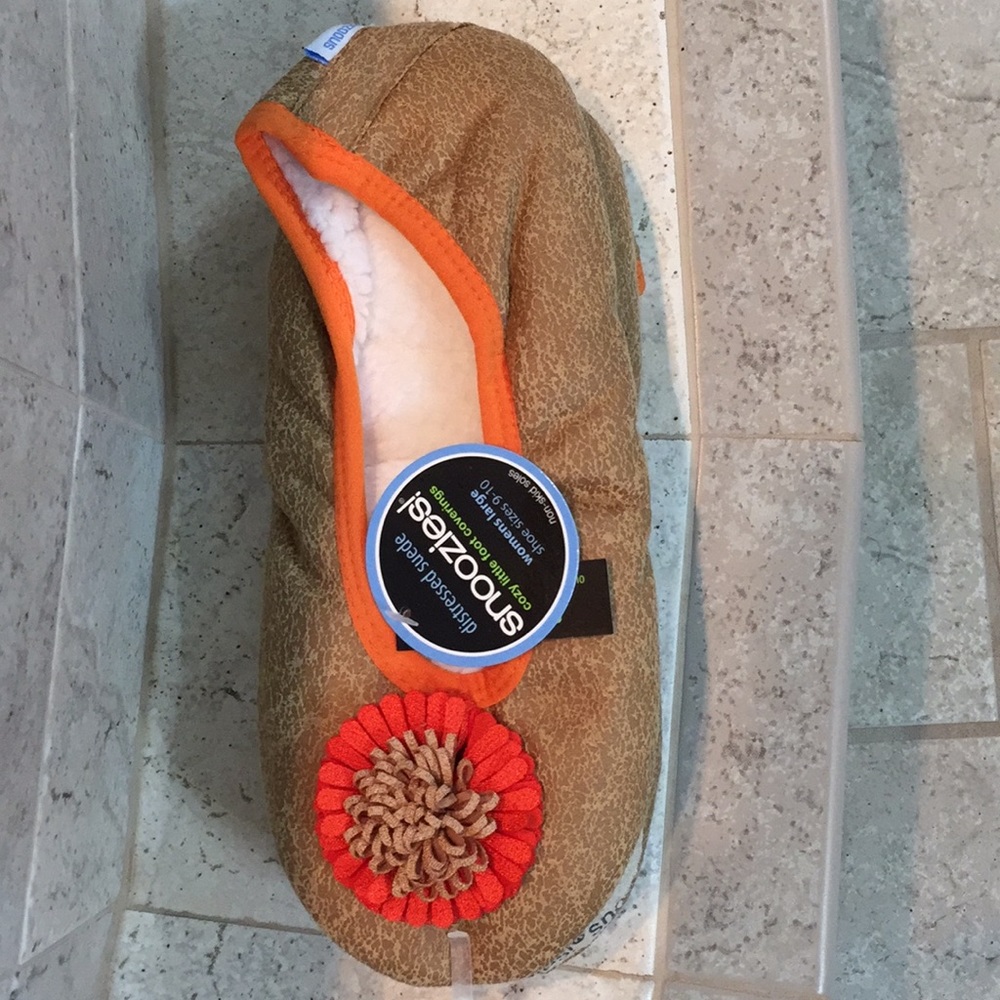 New Distressed Suede Snoozies Large-non-skid soles